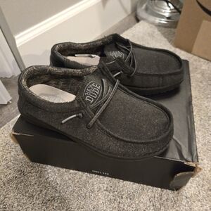 Hey Dude Boys Size 4